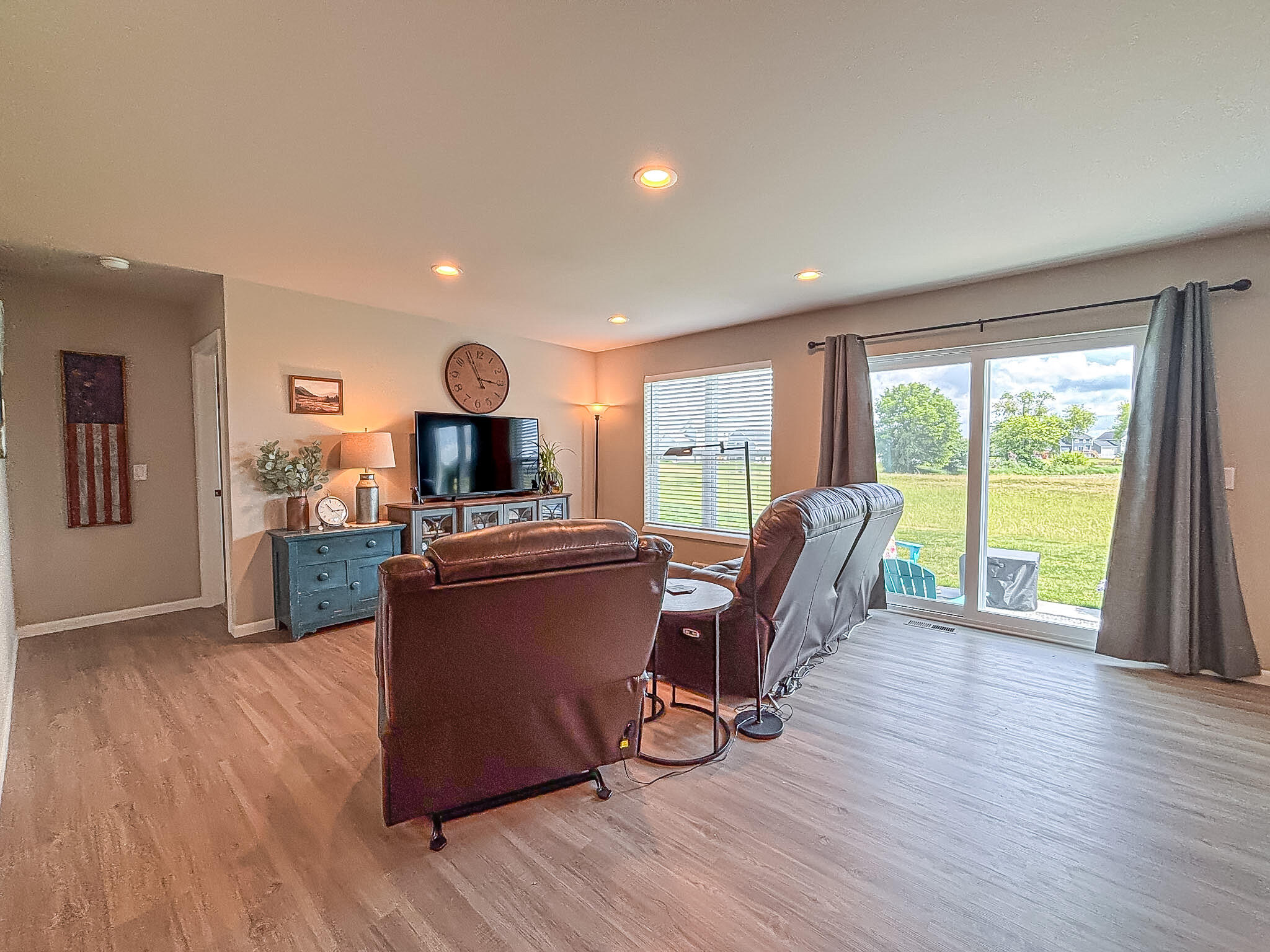957 Elderberry Road Oconomowoc, WI 53066 - Photo 18 of 30 Great Room