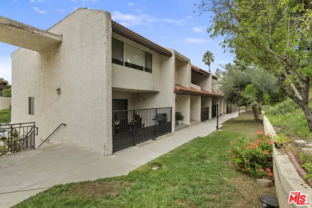 $4,200 | 9351 Via Crema, Burbank, CA 91504
