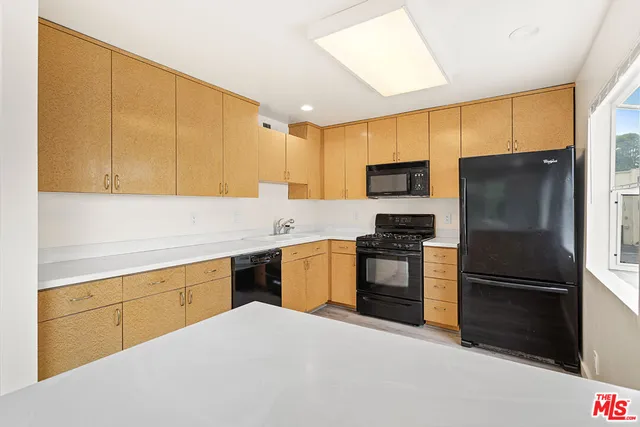 $4,200 | 9351 Via Crema, Burbank, CA 91504