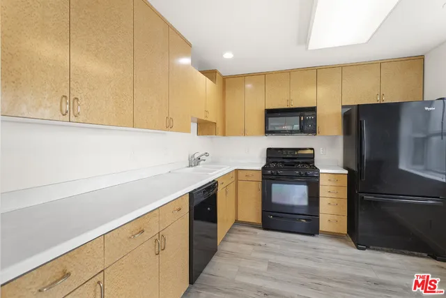 $4,200 | 9351 Via Crema, Burbank, CA 91504