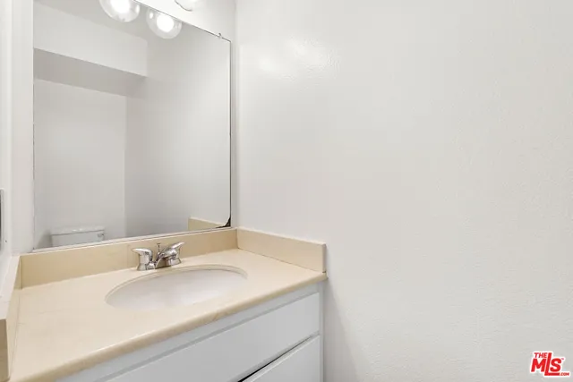 $4,200 | 9351 Via Crema, Burbank, CA 91504