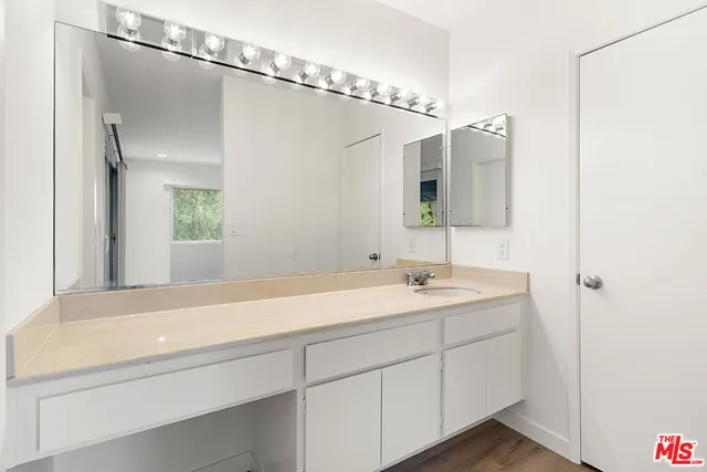 $4,200 | 9351 Via Crema, Burbank, CA 91504