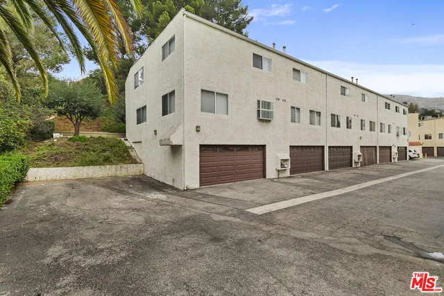 $4,200 | 9351 Via Crema, Burbank, CA 91504