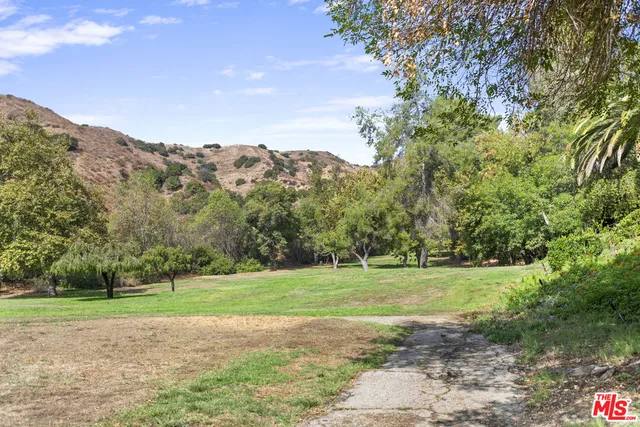 $4,200 | 9351 Via Crema, Burbank, CA 91504