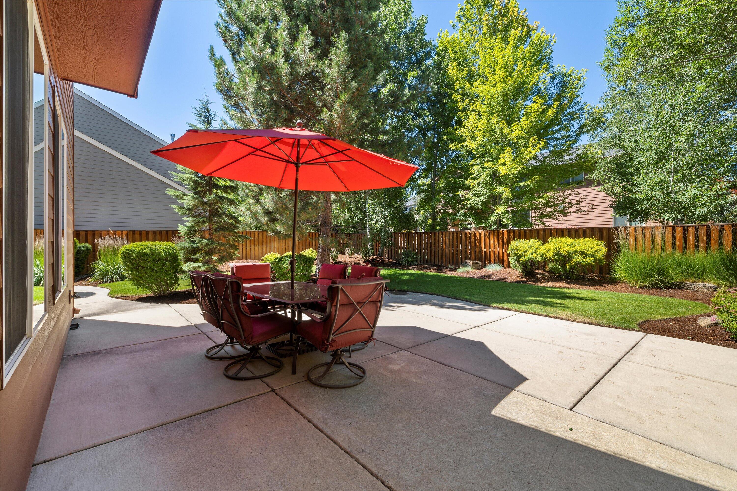 61283 Splendor Lane Bend, OR 97702 - Photo 10 of 25 Backyard