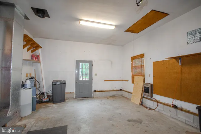 a view of livingroom with hardwood