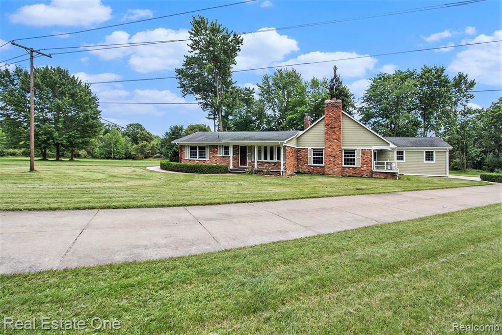 68925 Eight Mile Road South Lyon, MI 48178 - Photo 4 of 44
