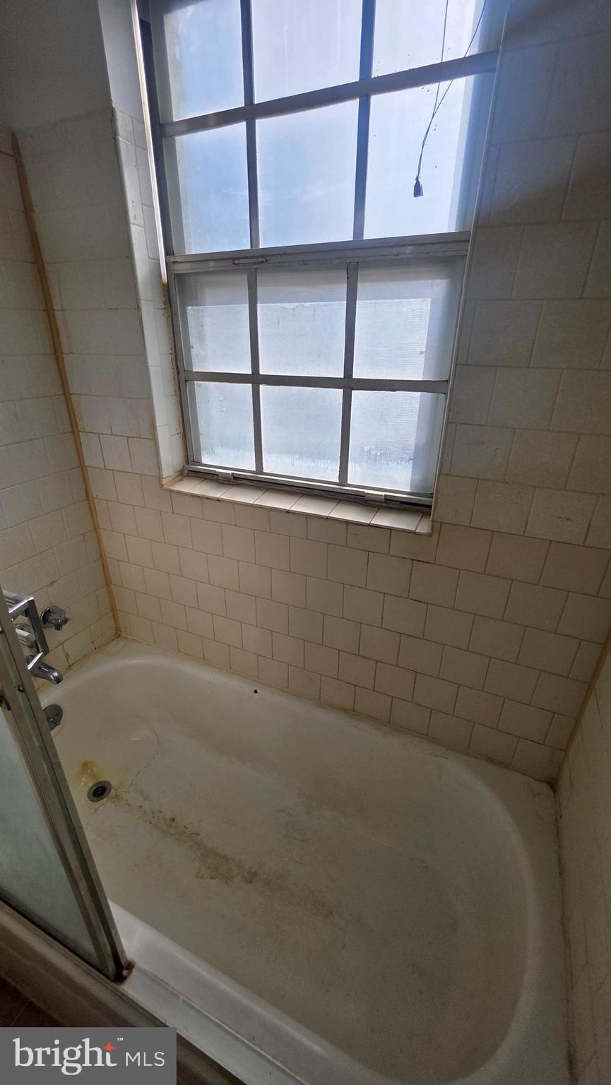 11908 Tarragon Road, Unit G Reisterstown, MD 21136 - Photo 23 of 45 a bathroom with a bathtub