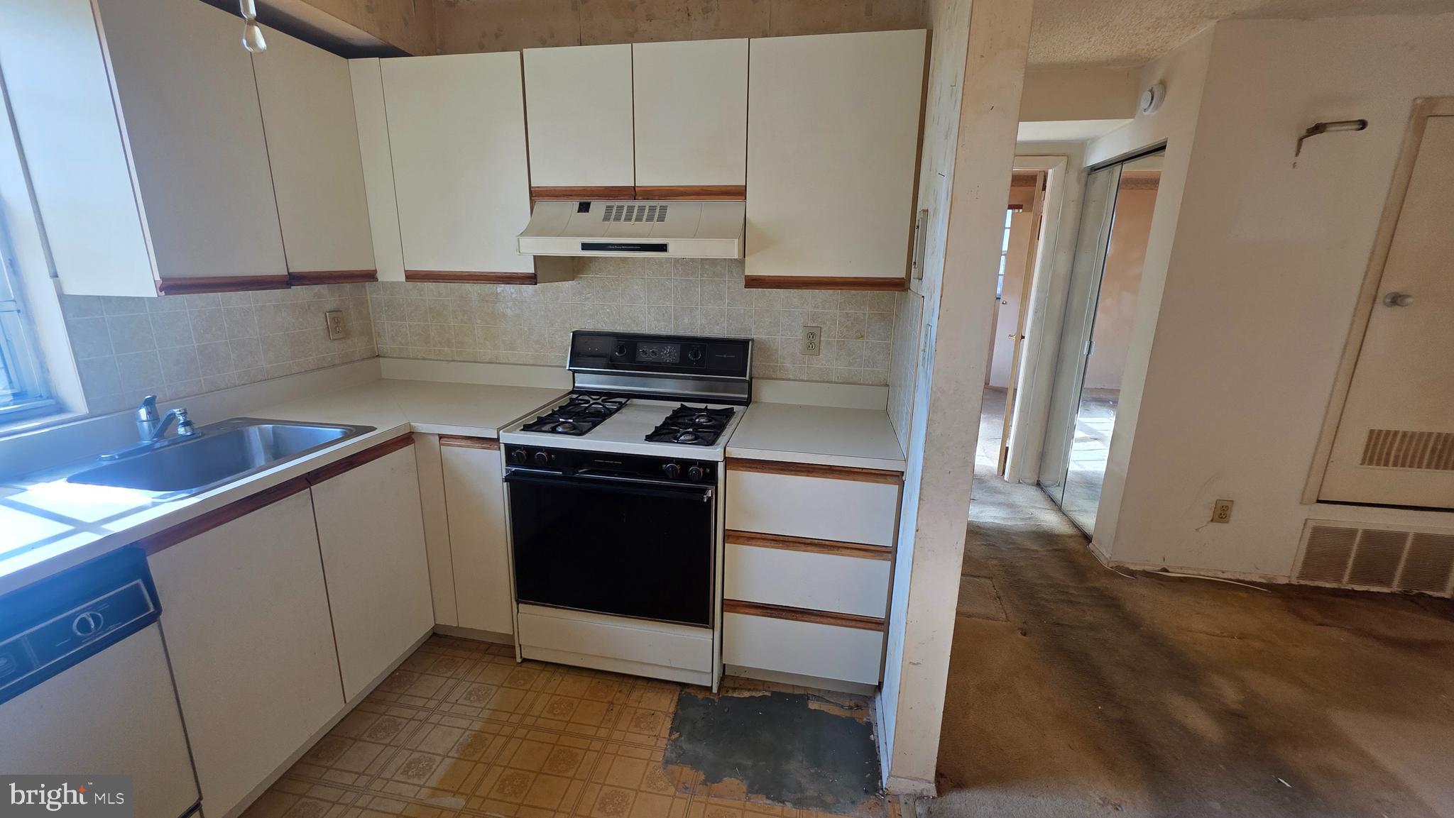 11908 Tarragon Road, Unit G Reisterstown, MD 21136 - Photo 9 of 45 a kitchen with stainless steel appliances a stove a sink and a refrigerator