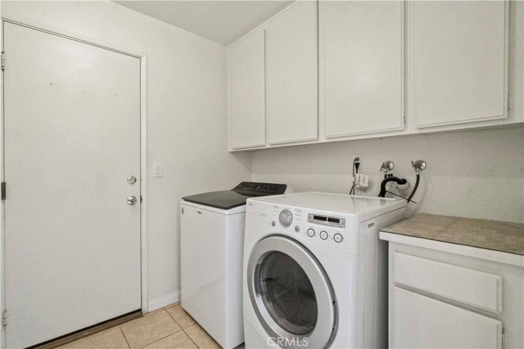 3367 Lathrop Avenue Simi Valley, CA 93063 - Photo 22 of 36 a utility room with dryer and washer
