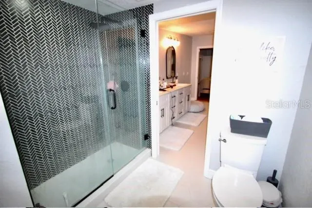 a bathroom with a toilet and a shower