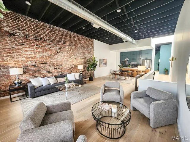 $320,000 | 4738 McPherson Avenue, Unit 201, St. Louis, MO 63108