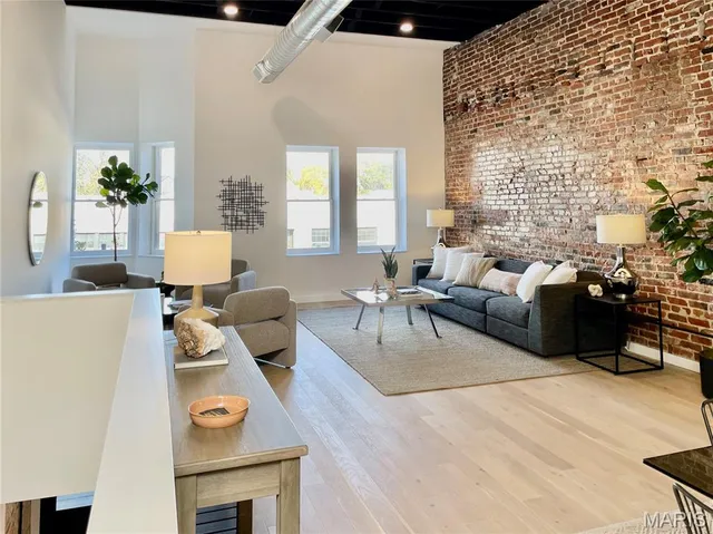 $296,000 | 4738 McPherson Avenue, Unit 201, St. Louis, MO 63108