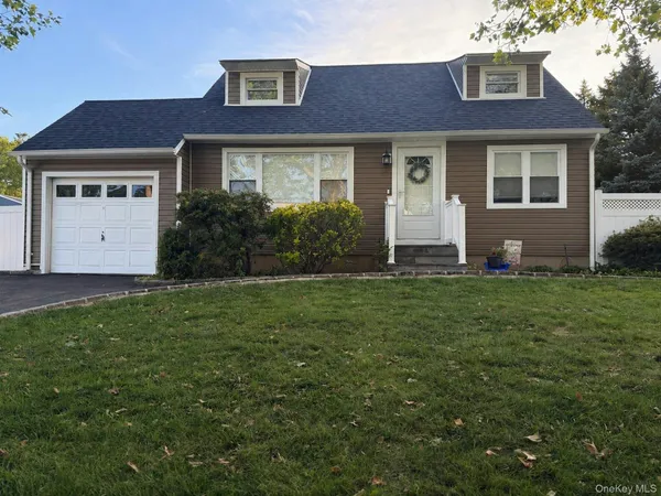 $659,000 | 3 Win Haven Lane, Commack, NY 11725