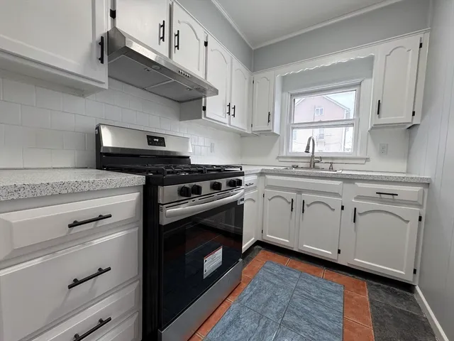 $2,300 | 281 Blackstone Street, Unit 1, Fall River, MA 02721