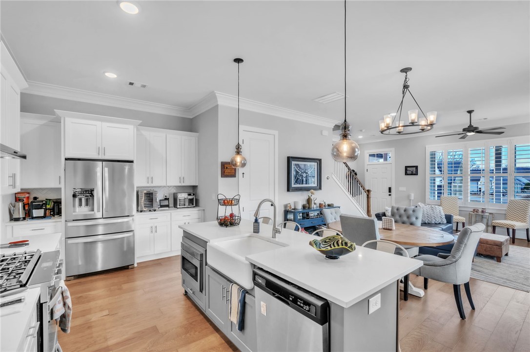 180 Pershing Avenue Clemson, SC 29631 - Photo 7 of 32