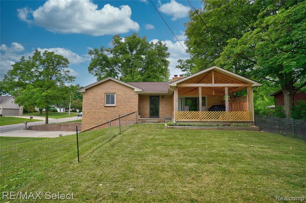 7303 East River Road Flushing, MI 48433 - Photo 1 of 30