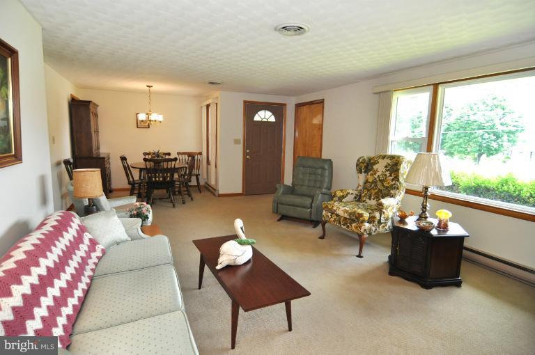 3105 Mt Carmel Road Upperco, MD 21155 - Photo 18 of 24 Living Room