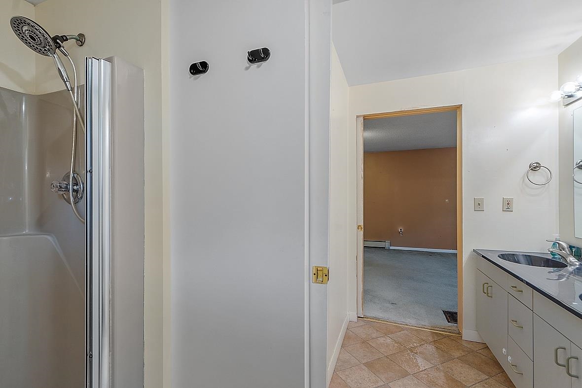 38 Whitford Road Nashua, NH 03062 - Photo 17 of 40