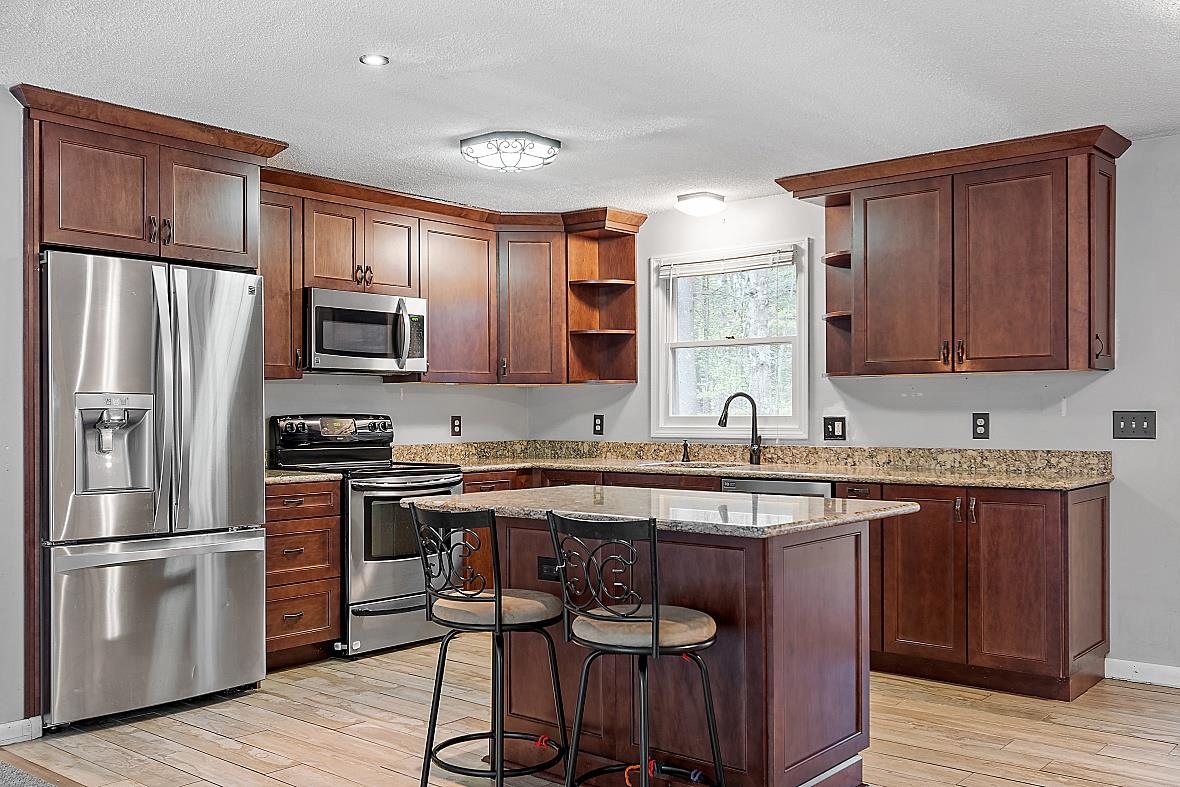 38 Whitford Road Nashua, NH 03062 - Photo 3 of 40