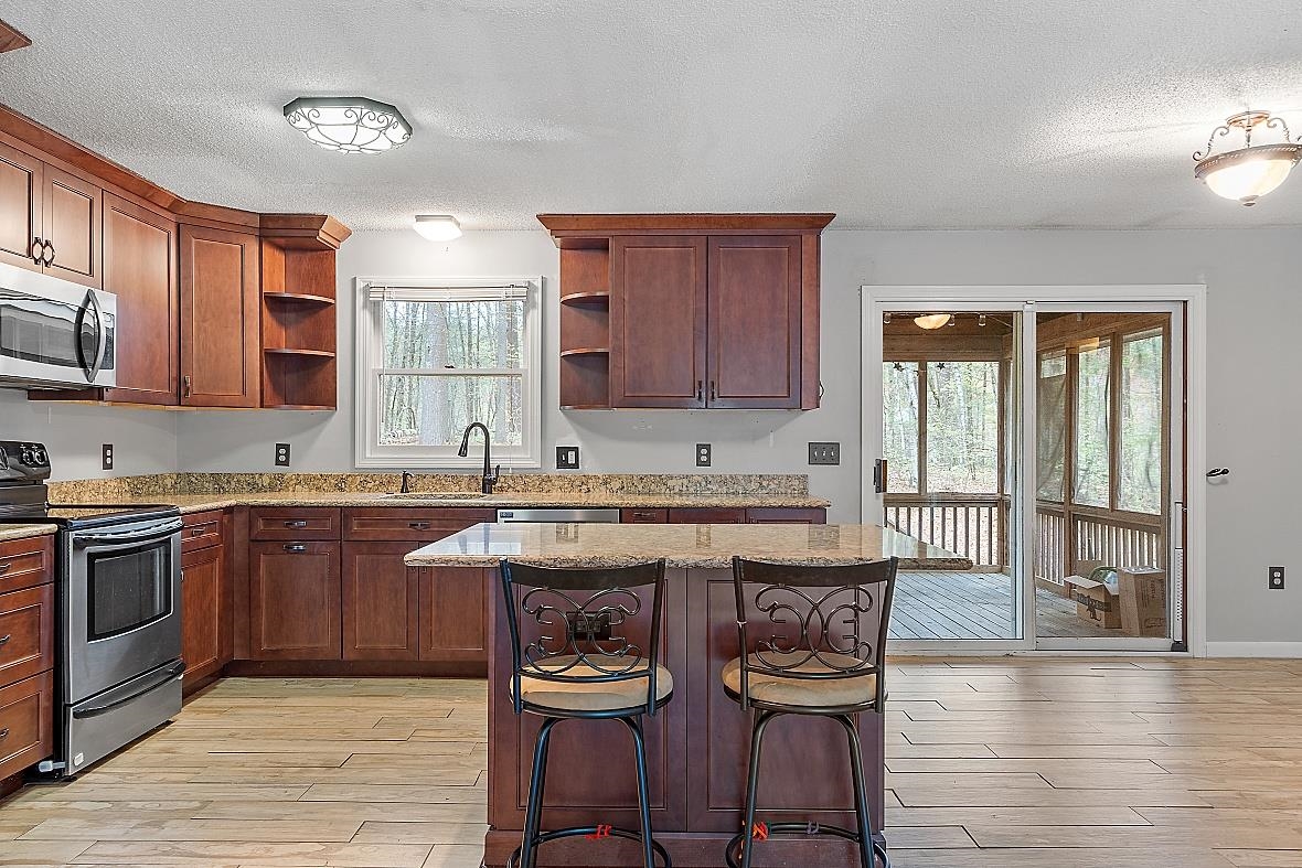 38 Whitford Road Nashua, NH 03062 - Photo 6 of 40