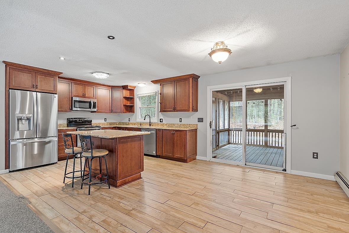 38 Whitford Road Nashua, NH 03062 - Photo 7 of 40
