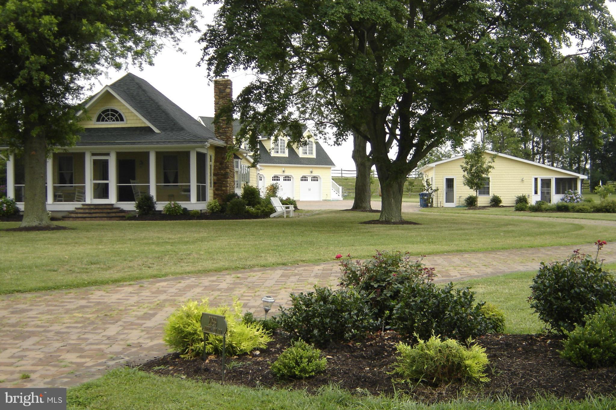 Main House & 2 Guest houses