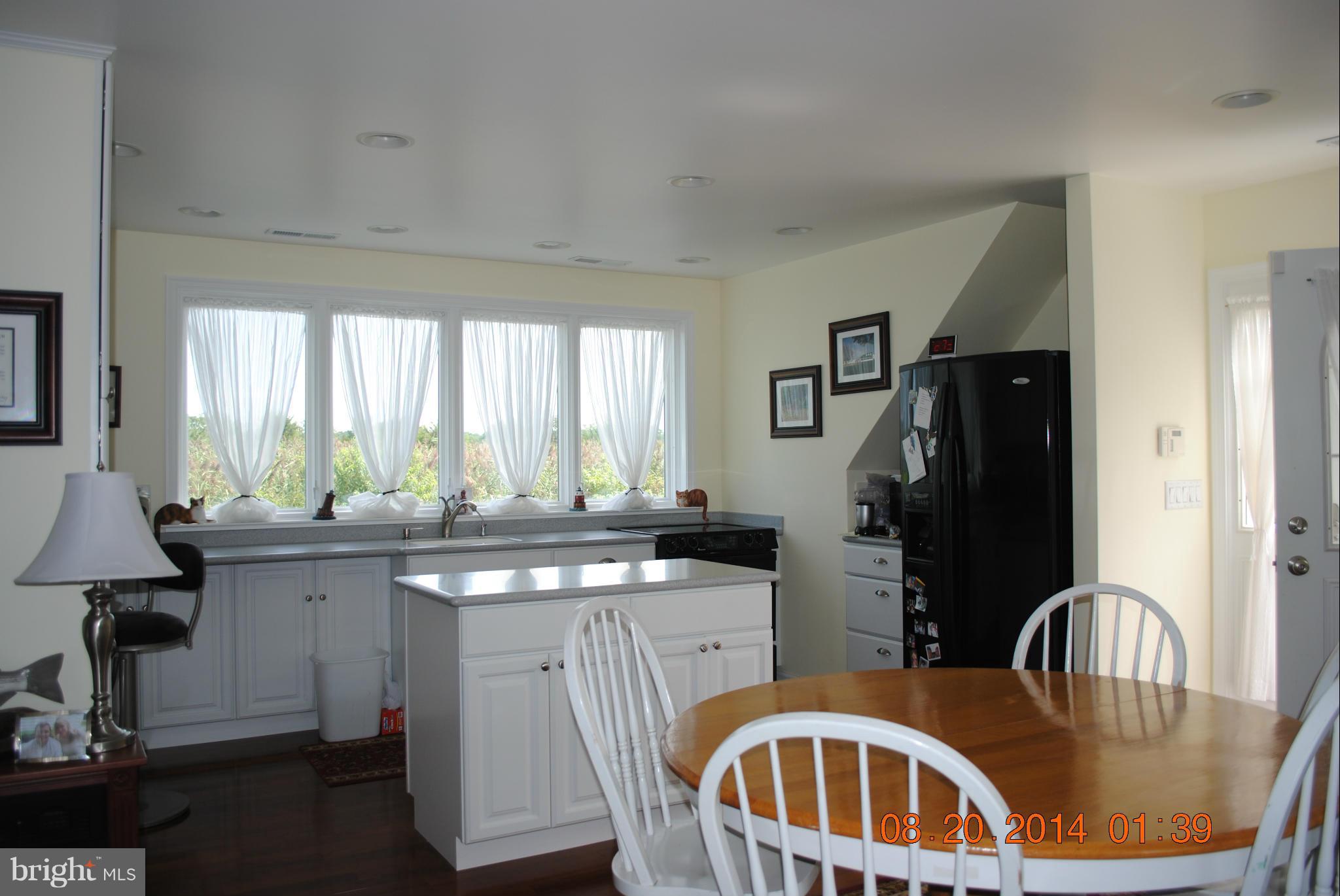 20839 Humphreys Point Road Rock Hall, MD 21661 - Photo 20 of 30 Kitchen & dining area in guest house