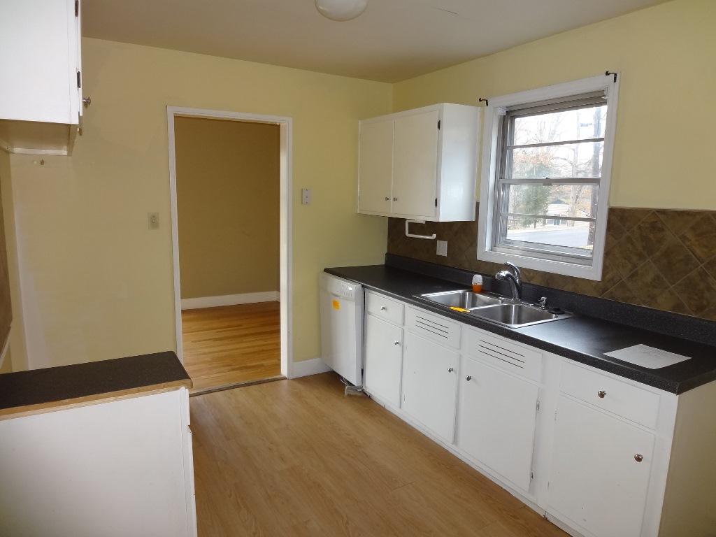 127 East Arrowwood Road Oak Ridge, TN 37830 - Photo 2 of 11 Kitchen.JPG
