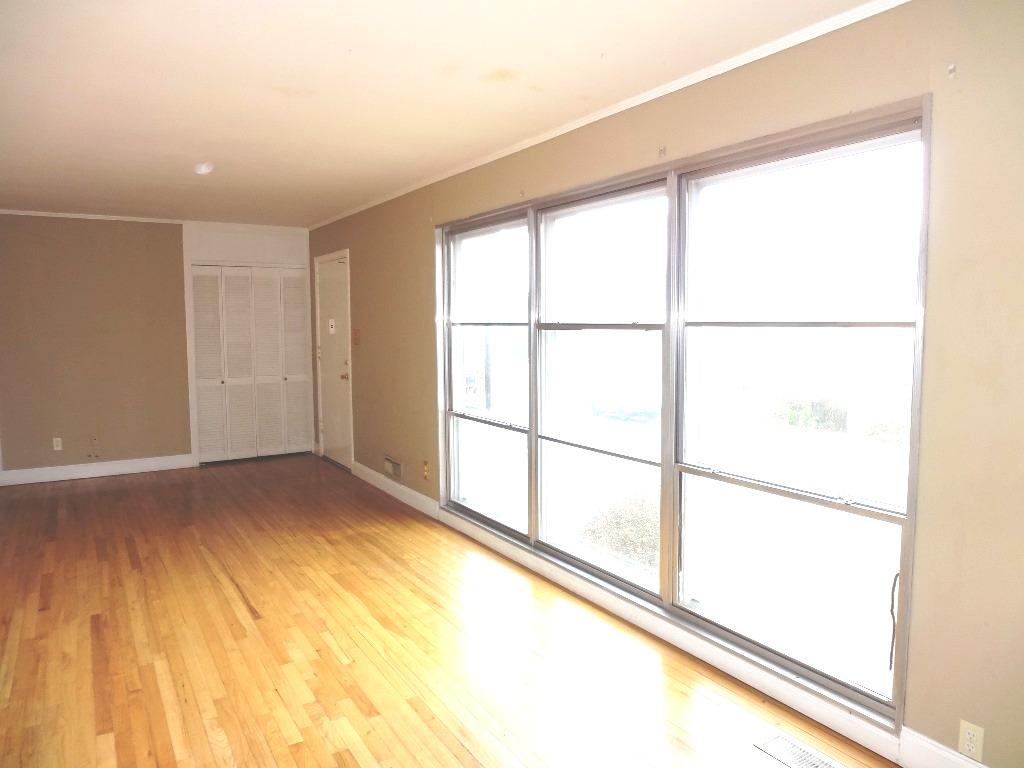 127 East Arrowwood Road Oak Ridge, TN 37830 - Photo 3 of 11 LR-1.JPG