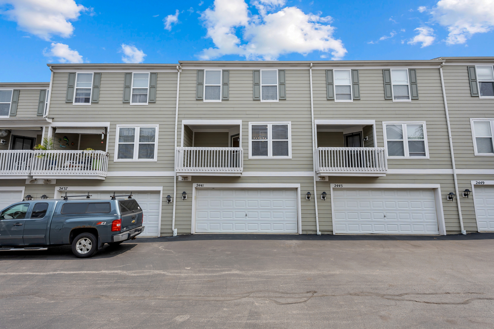 2441 Emily Lane Elgin, IL 60124 - Photo 23 of 27 a building view