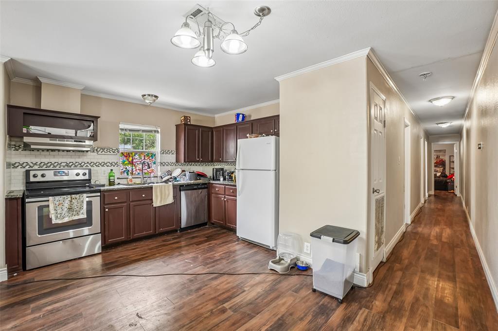 1414 Record Crossing Road Dallas, TX 75235 - Photo 28 of 40 1416 Kitchen