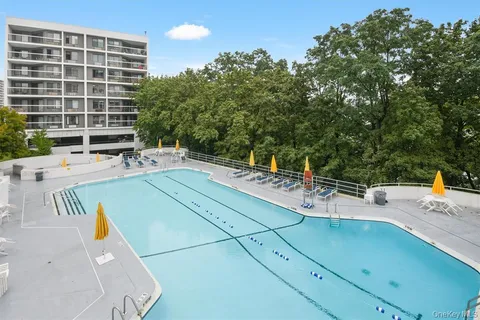$550,000 | 500 High Point Drive, Unit 412, Hartsdale, NY 10530