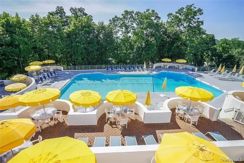 $550,000 | 500 High Point Drive, Unit 412, Hartsdale, NY 10530