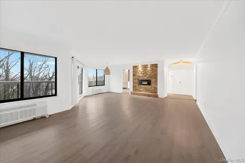 $550,000 | 500 High Point Drive, Unit 412, Hartsdale, NY 10530