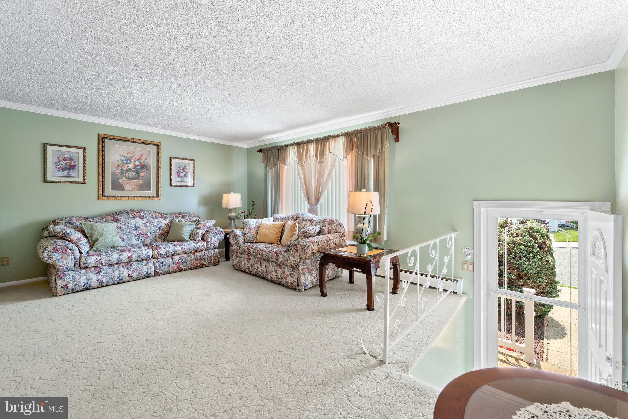 3587 Brookview Road Philadelphia, PA 19154 - Photo 4 of 33 Gallery Image 4