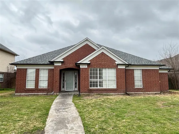 $2,800 | 2812 Clearmeadow Drive, Mesquite, TX 75181