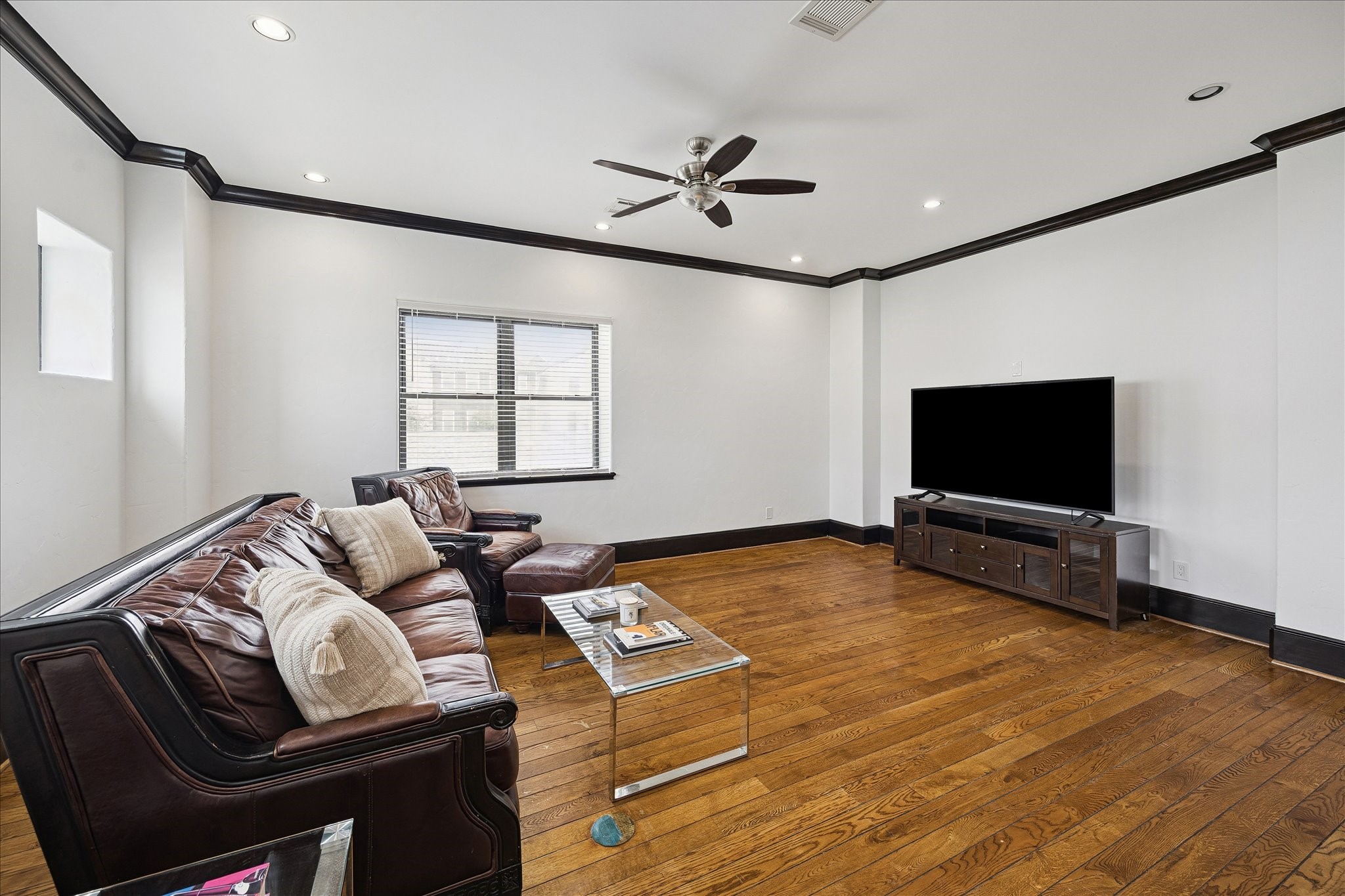 4119 Allen Street Houston, TX 77007 - Photo 20 of 42 a living room with furniture and a flat screen tv