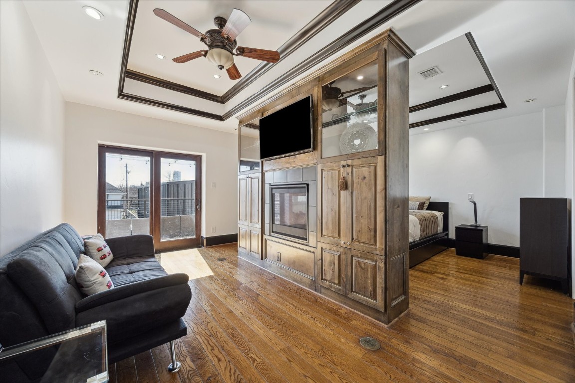 4119 Allen Street Houston, TX 77007 - Photo 23 of 42 Primary suite features seating area accompanied by a fireplace