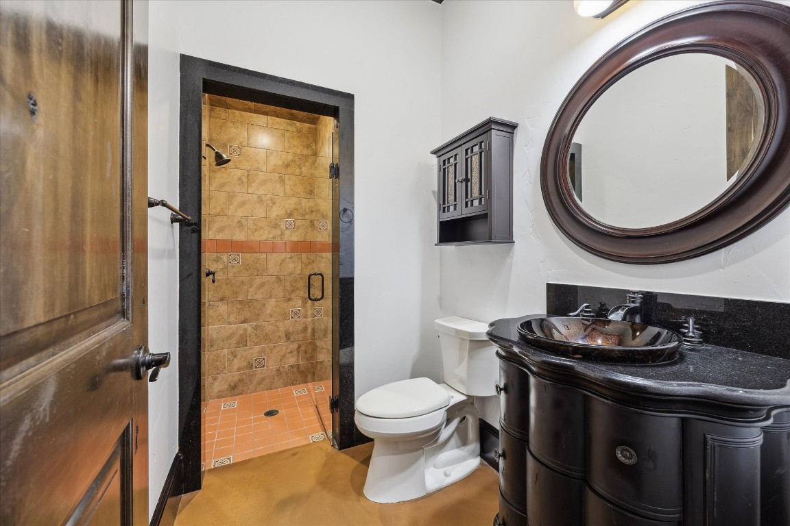 4119 Allen Street Houston, TX 77007 - Photo 5 of 42 Full bathroom to accommodate the commercial space on the first floor