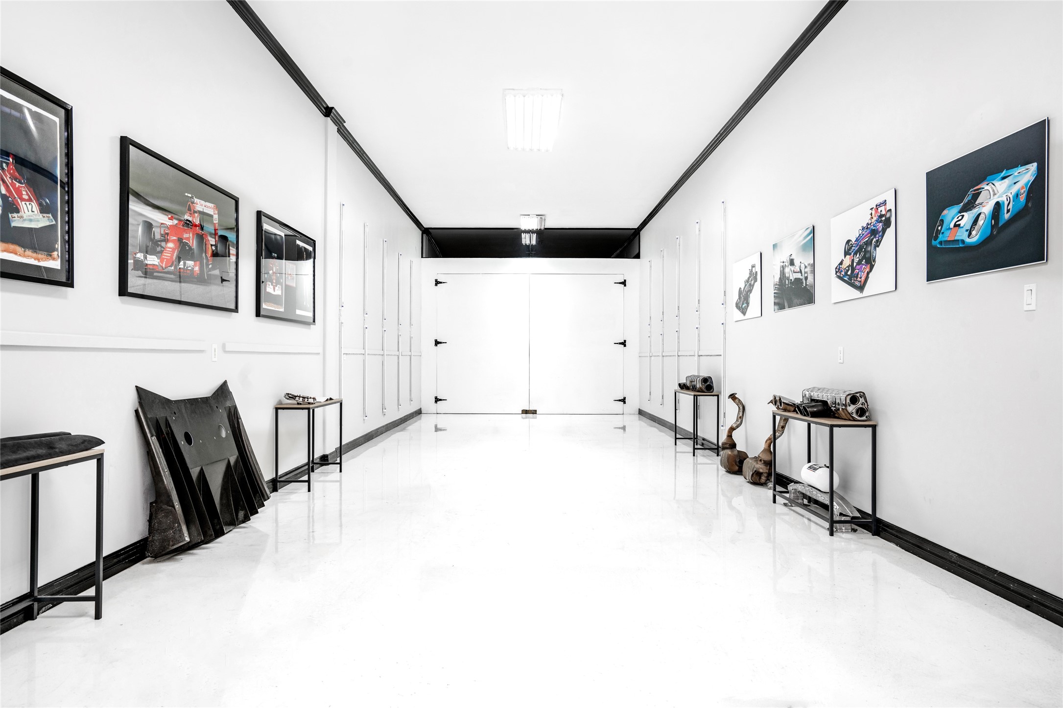 4119 Allen Street Houston, TX 77007 - Photo 9 of 42 a view of an empty room with painting on the wall