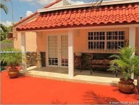 636 Northwest 11th Street, Unit 636 Miami, FL 33136 - Photo 9 of 17 a balcony with a table and chairs