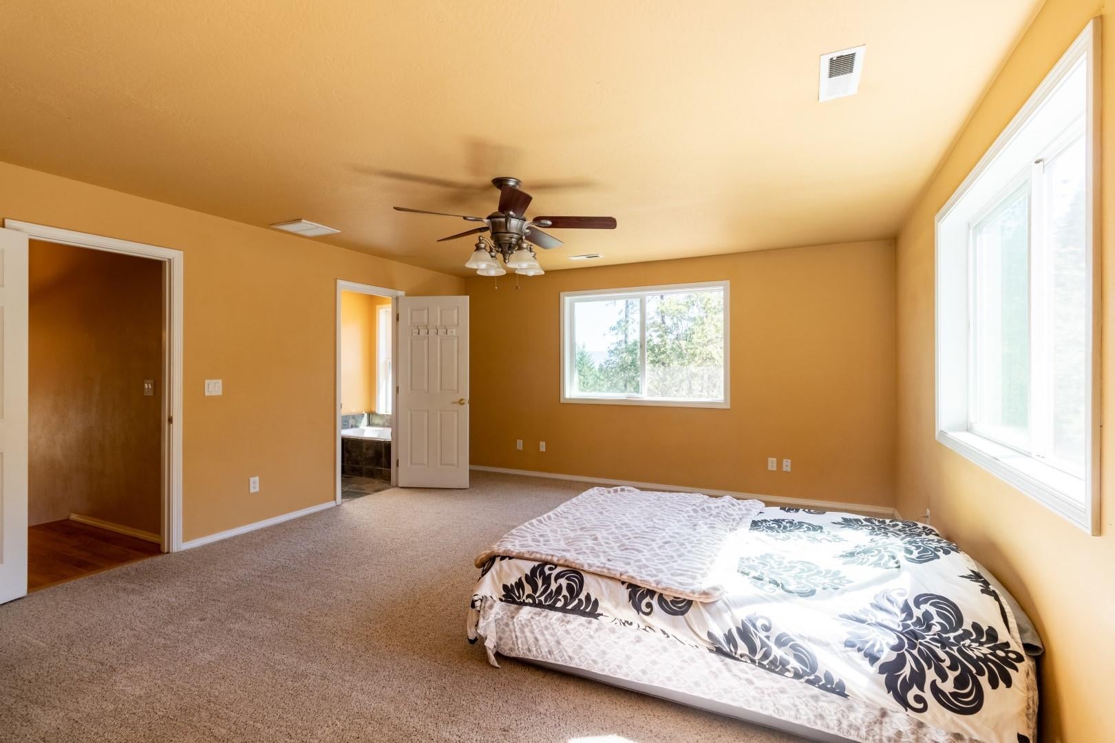 3441 North Obenchain Road Eagle Point, OR 97524 - Photo 22 of 36 24