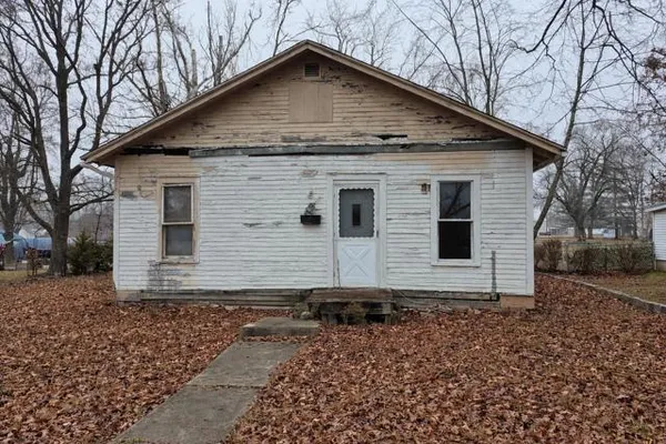 $12,000 | 502 East St Charles Avenue, McLeansboro, IL 62859