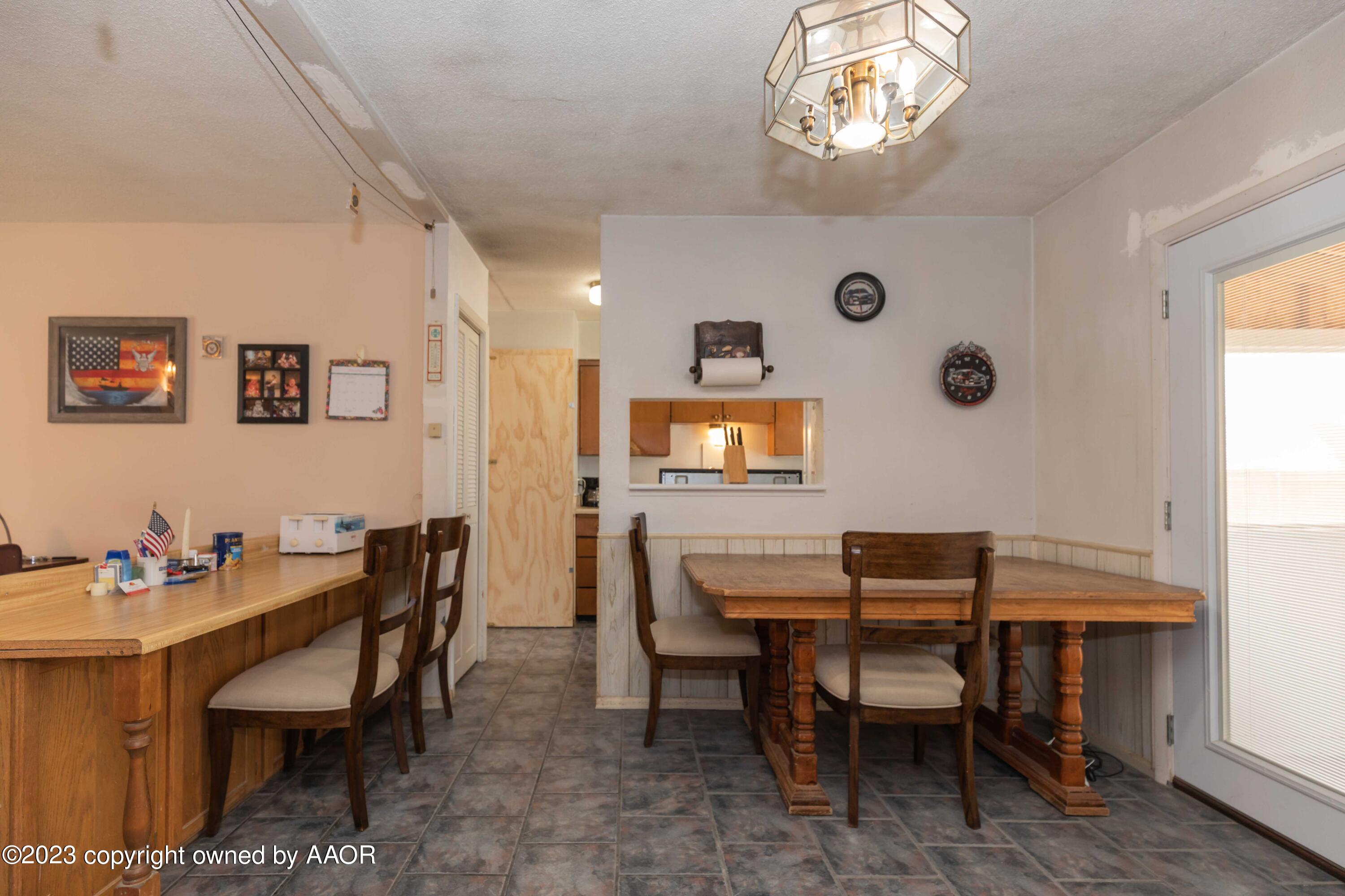 2920 South Nelson Street Amarillo, TX 79103 - Photo 11 of 47 a view of a dining room with furniture