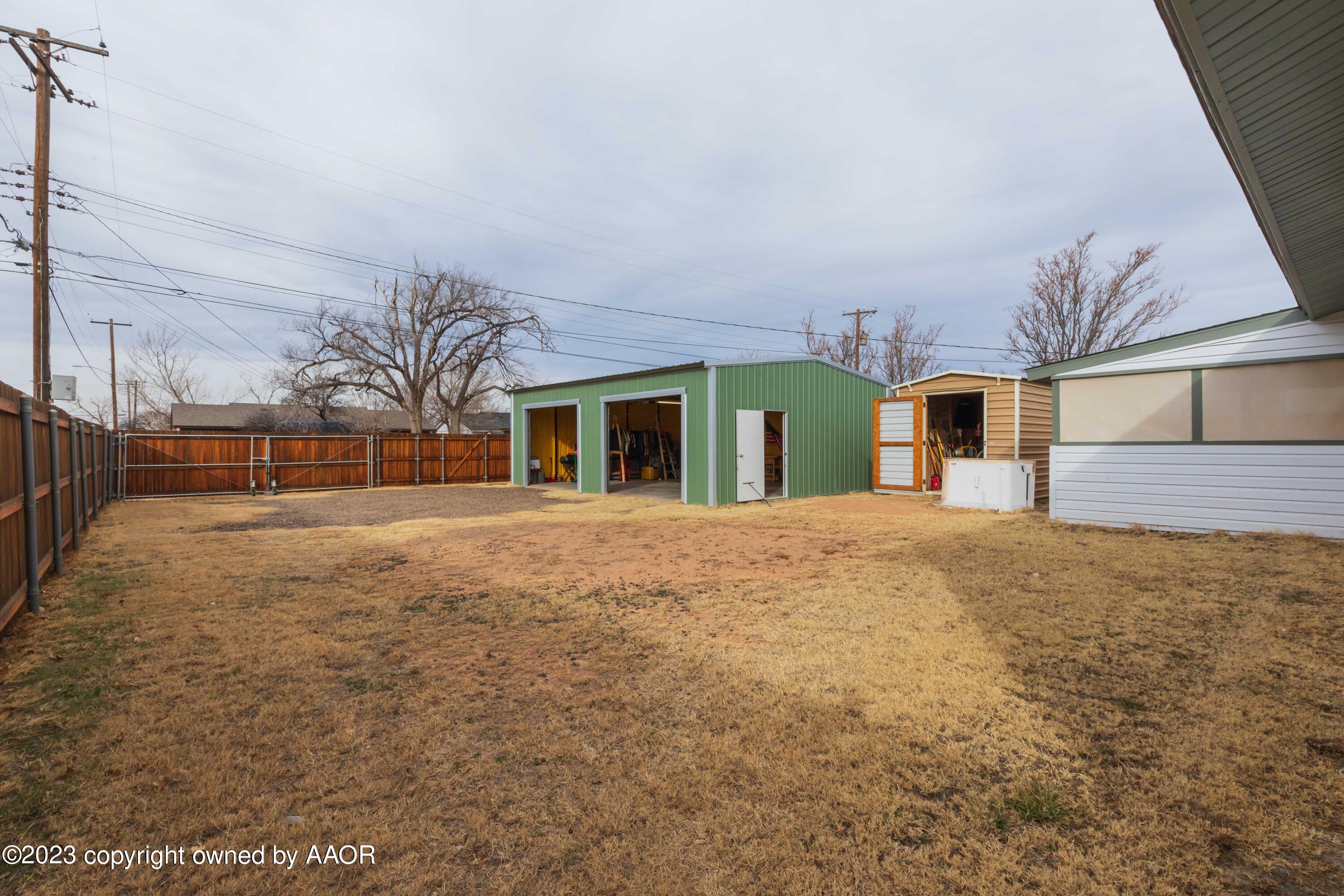 2920 South Nelson Street Amarillo, TX 79103 - Photo 39 of 47 a view of a backyard of the house