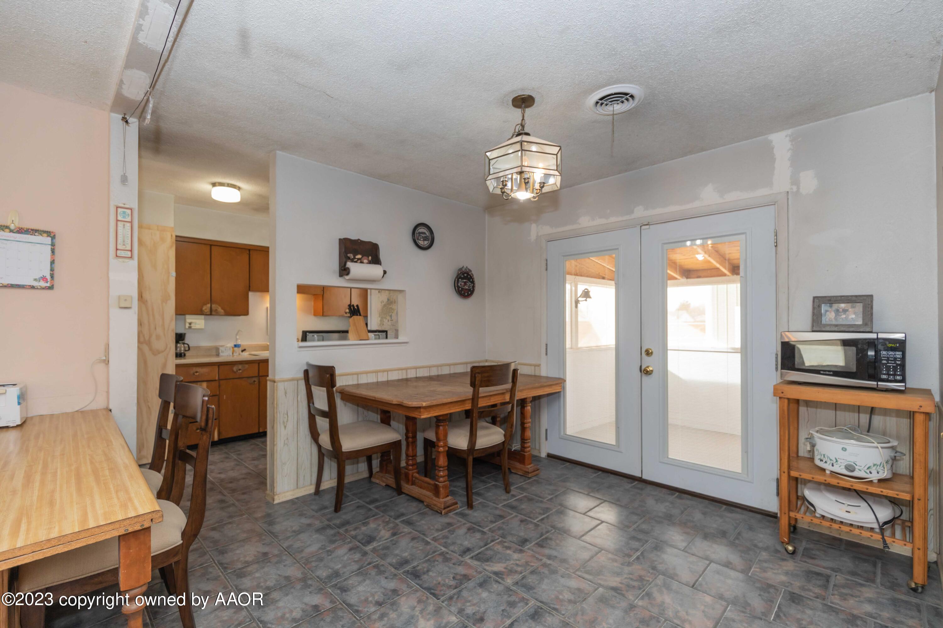 2920 South Nelson Street Amarillo, TX 79103 - Photo 10 of 47 a view of a dining room with furniture and a chandelier