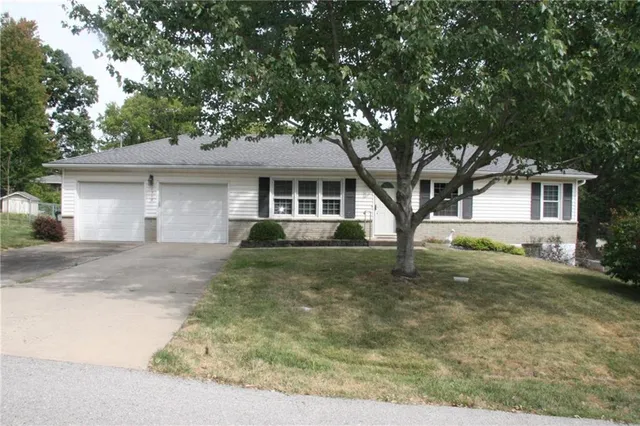 $299,900 | 1314 Northeast 58th Street, Gladstone, MO 64118