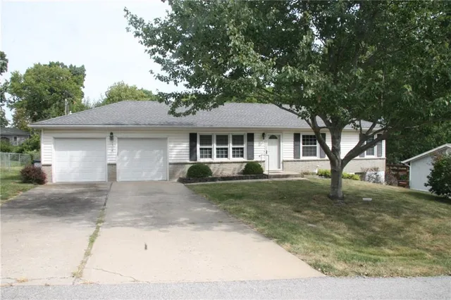 $299,900 | 1314 Northeast 58th Street, Gladstone, MO 64118