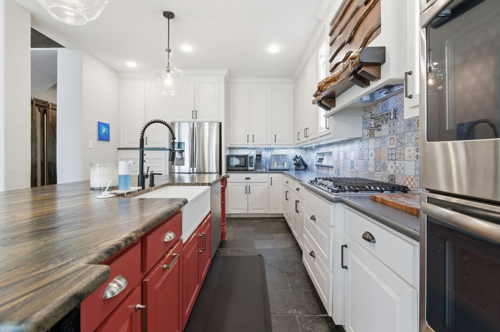 6203 Cash Oaks Drive Spring, TX 77379 - Photo 15 of 35 Double ovens, double the magic.